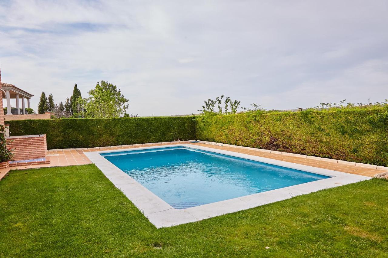 Villa Alcotan Layos By Toledo Ap Exterior photo